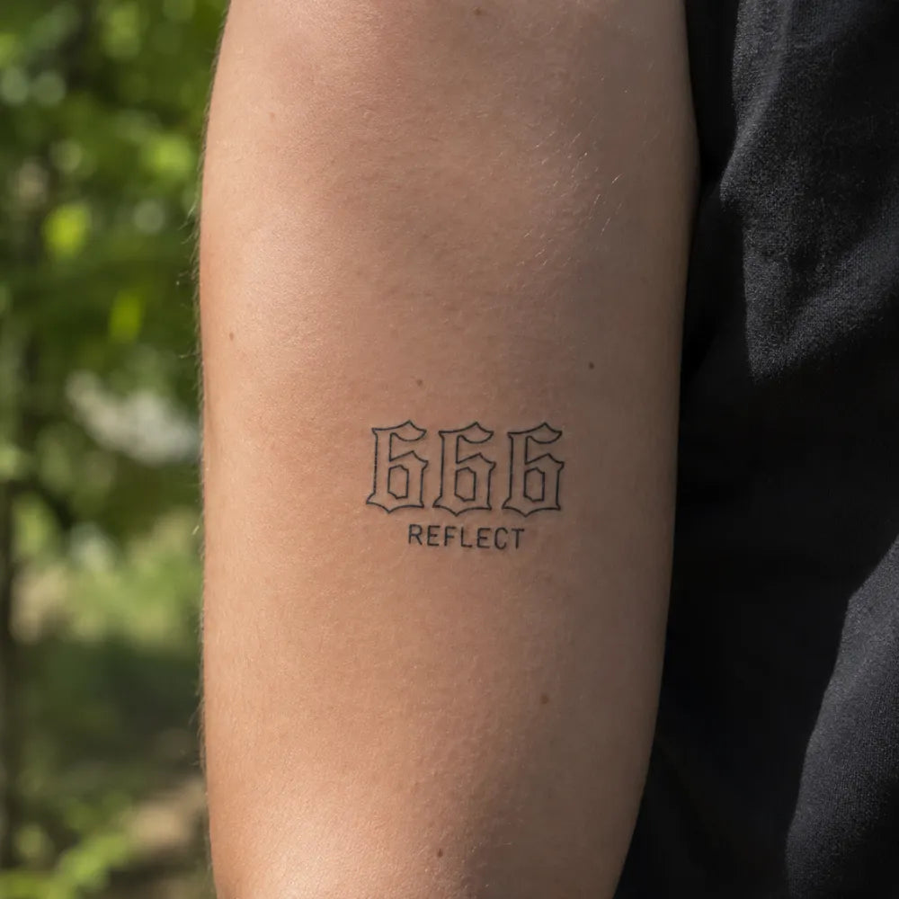 SafeTatt — 666 Reflect · fotografie tetování na kůži